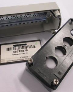 Push-button housing w/4 holes